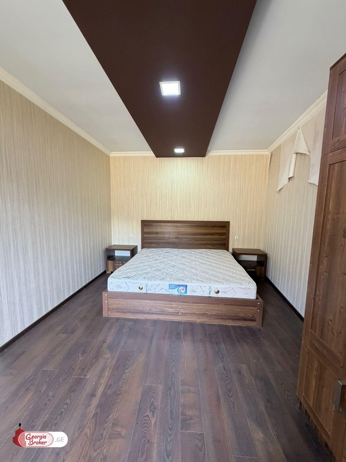 продается дом с новым ремонтом 15-комнат